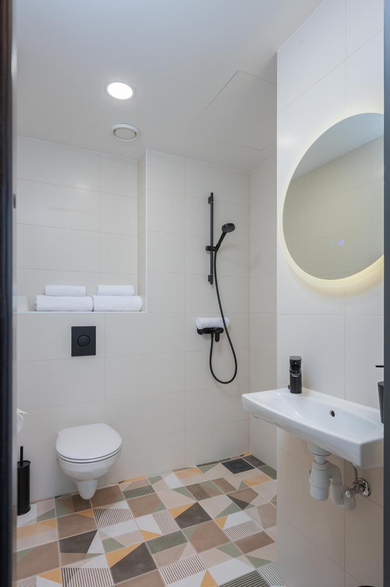 Rare Apartments - Self Check-In Miniapartments Tartu Buitenkant foto